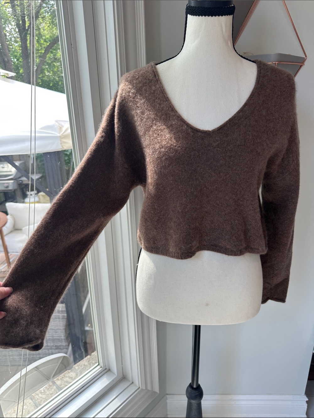 100% CASHMERE BABATON ARITZIA Soft V-Neck Women's Brown Cropped Sweater Size XS